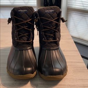 Sperry women’s black saltwater quilted duck boots